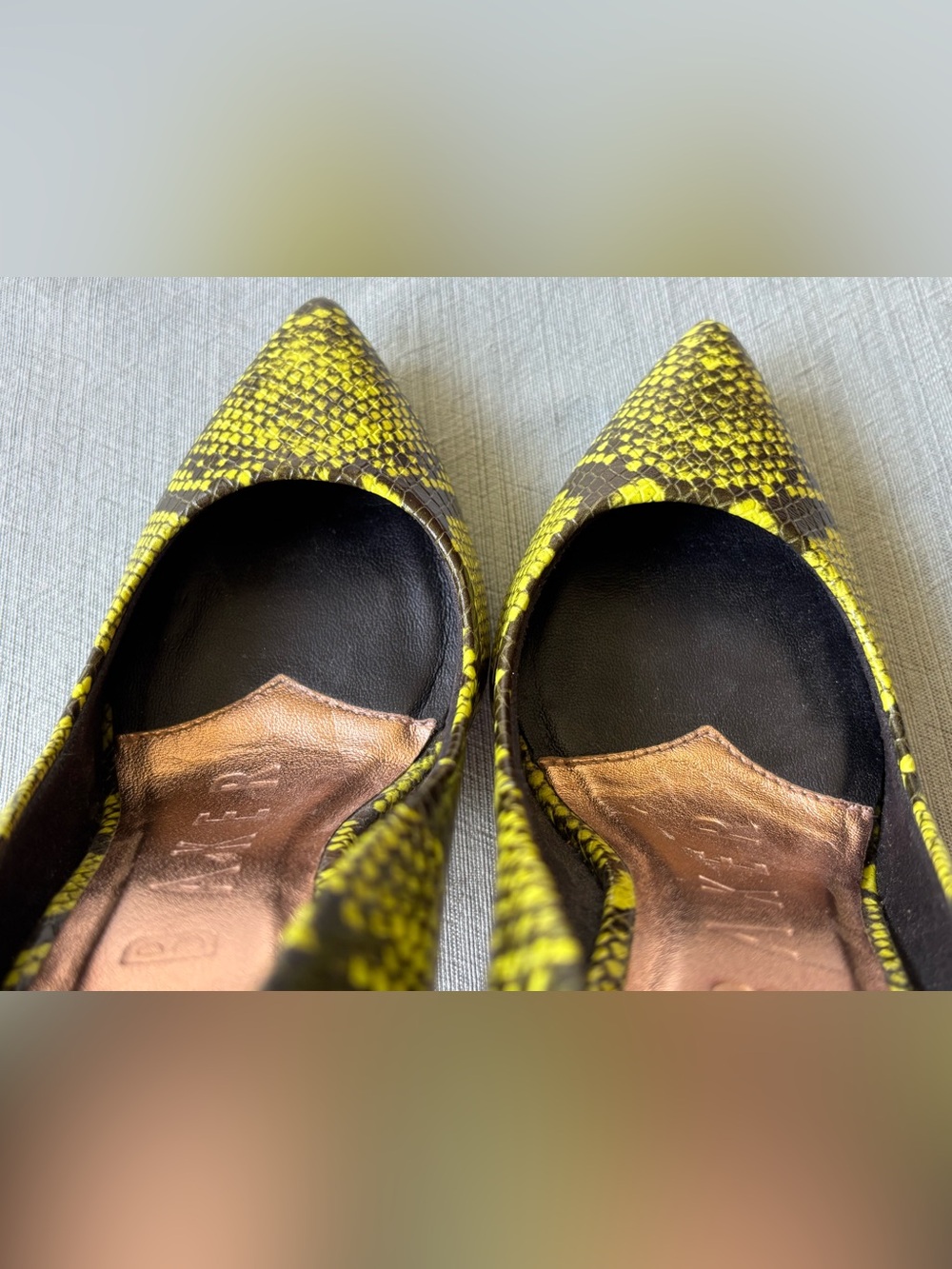 Ted Baker London Izbelos Snake Print Neon yellow black silver pumps 37 - Picture 10 of 10